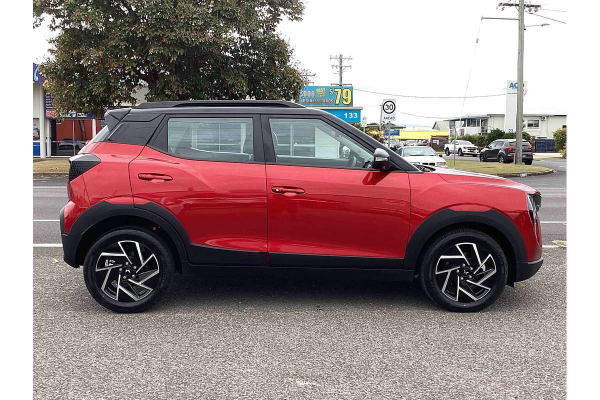 2025 Mahindra XUV3XO AX7L