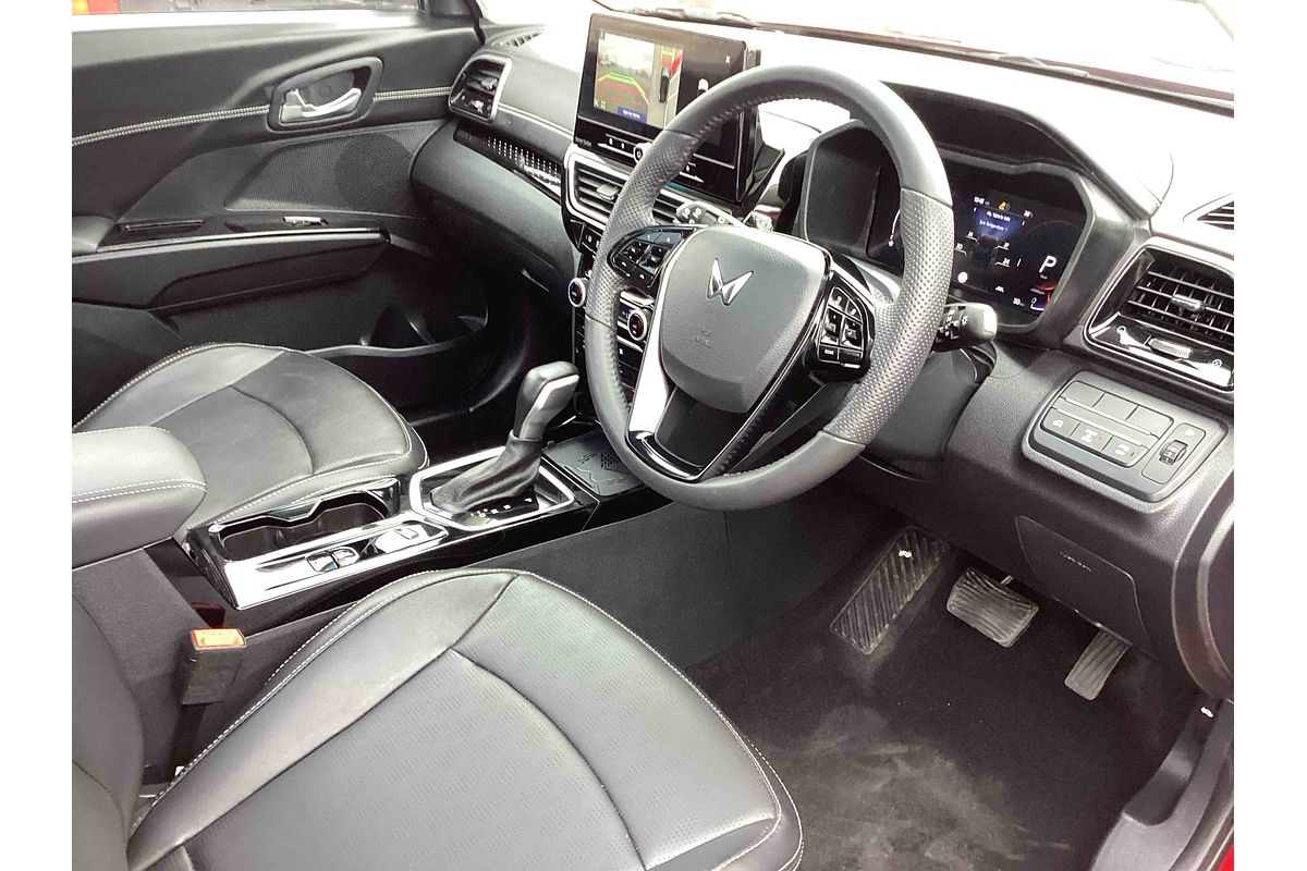 2025 Mahindra XUV3XO AX7L