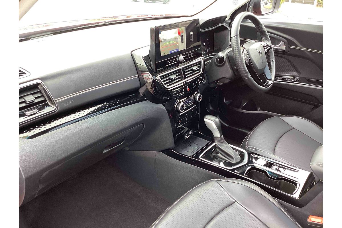 2025 Mahindra XUV3XO AX7L