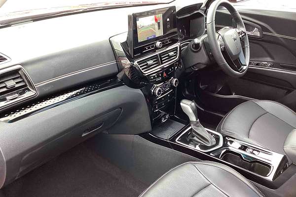 2025 Mahindra XUV3XO AX7L