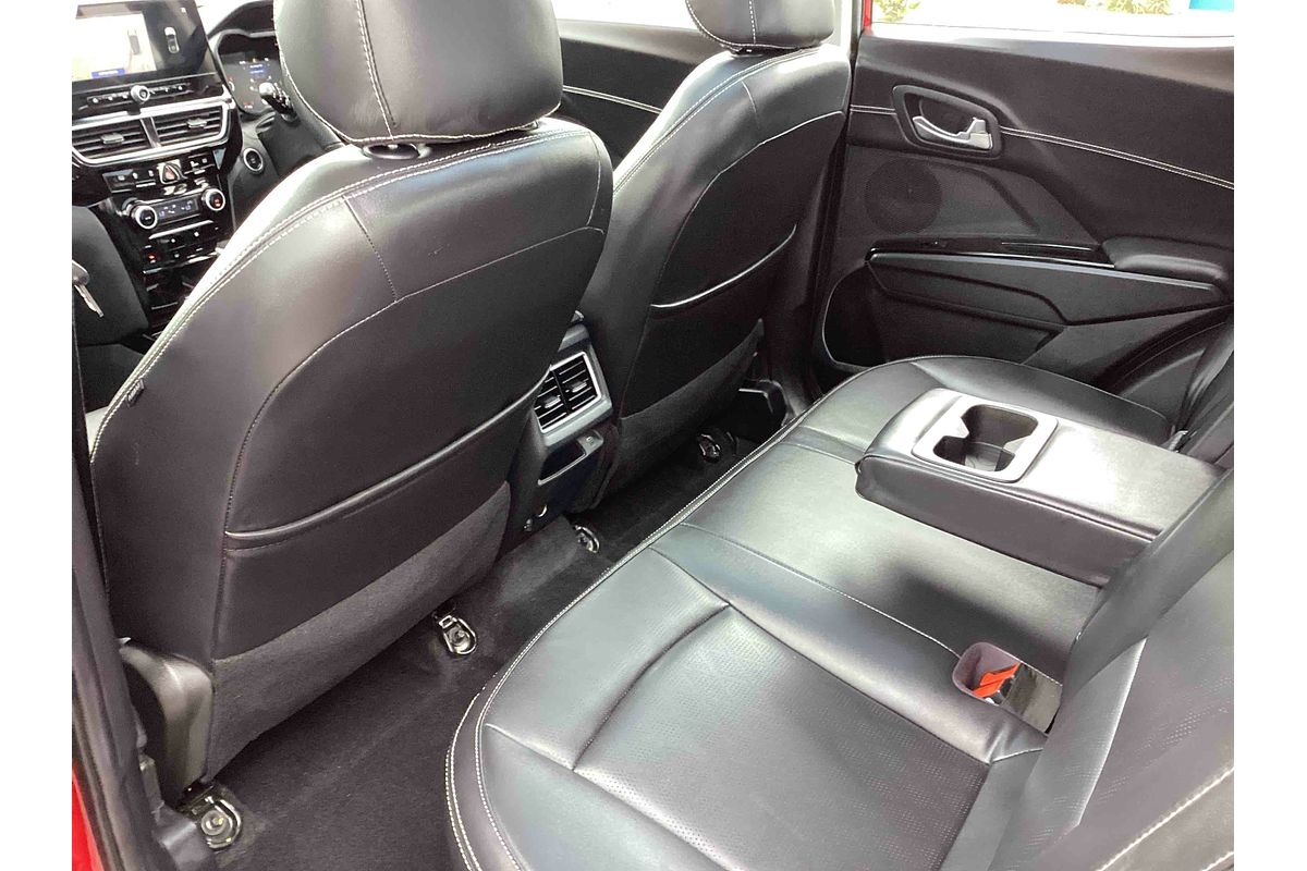 2025 Mahindra XUV3XO AX7L
