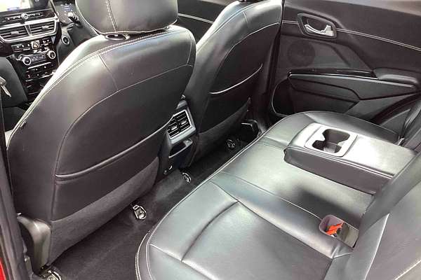 2025 Mahindra XUV3XO AX7L