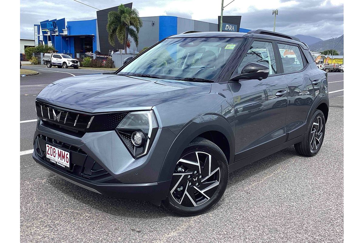2025 Mahindra XUV3XO AX7L