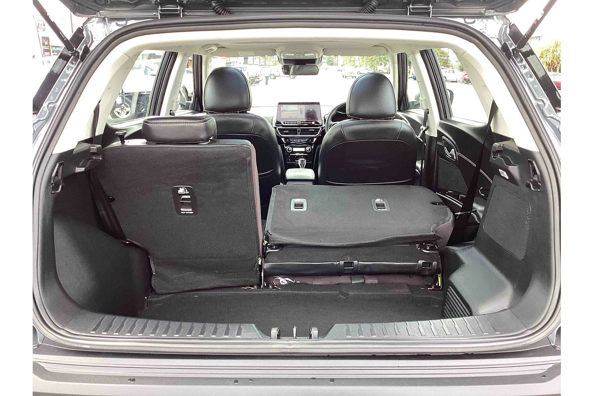 2025 Mahindra XUV3XO AX7L