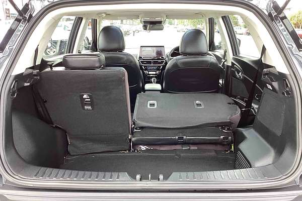 2025 Mahindra XUV3XO AX7L