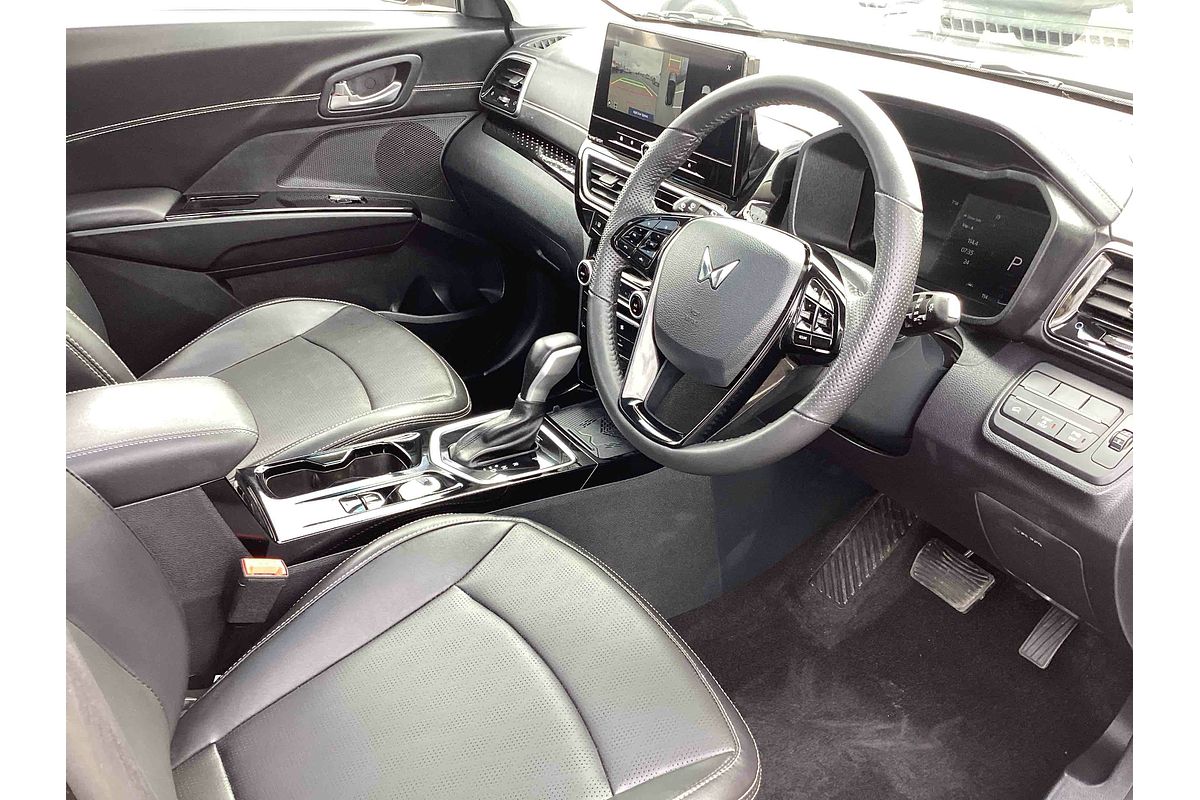 2025 Mahindra XUV3XO AX7L