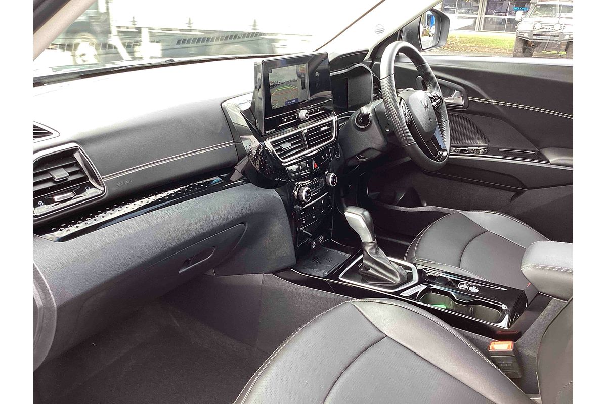 2025 Mahindra XUV3XO AX7L