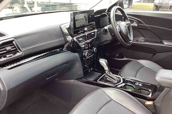 2025 Mahindra XUV3XO AX7L