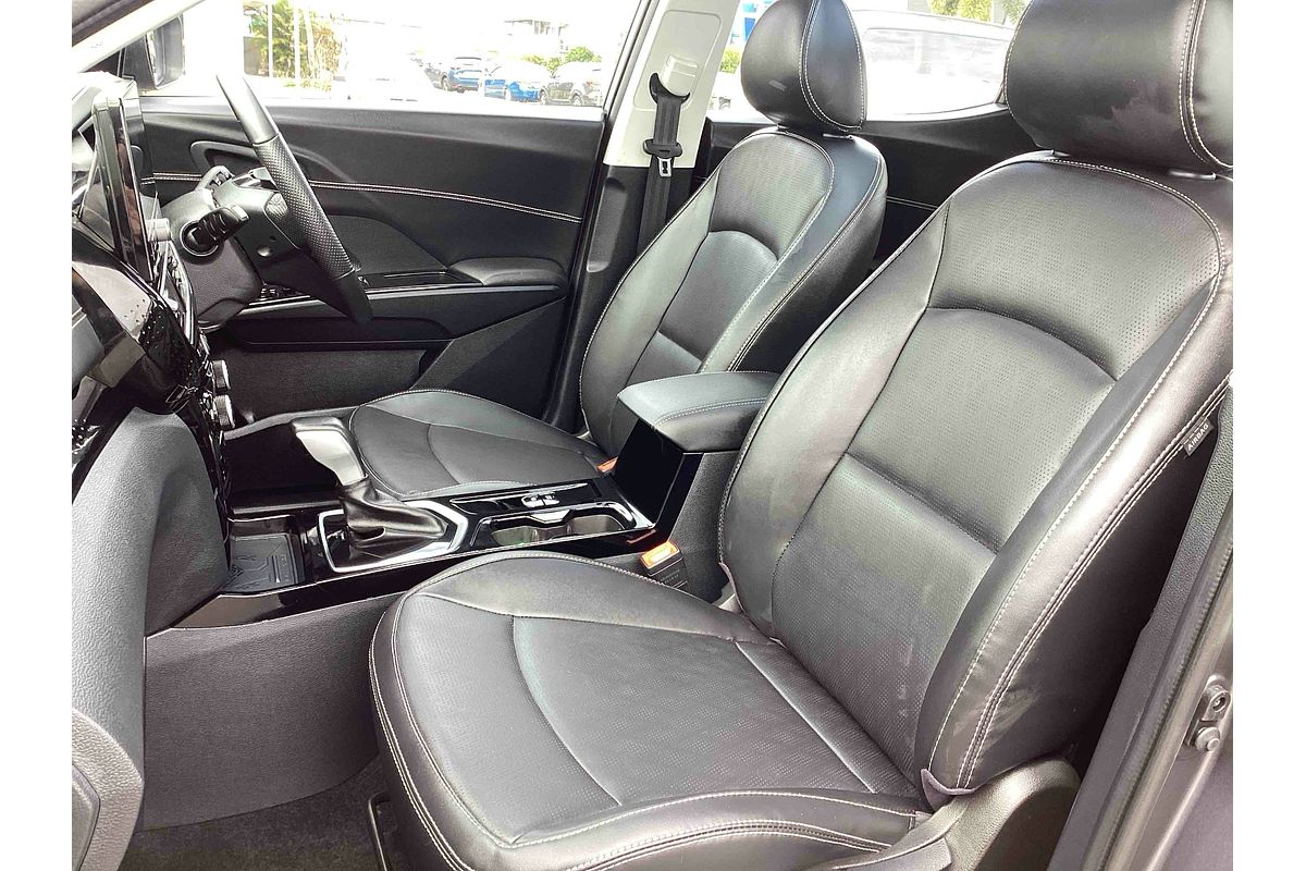 2025 Mahindra XUV3XO AX7L