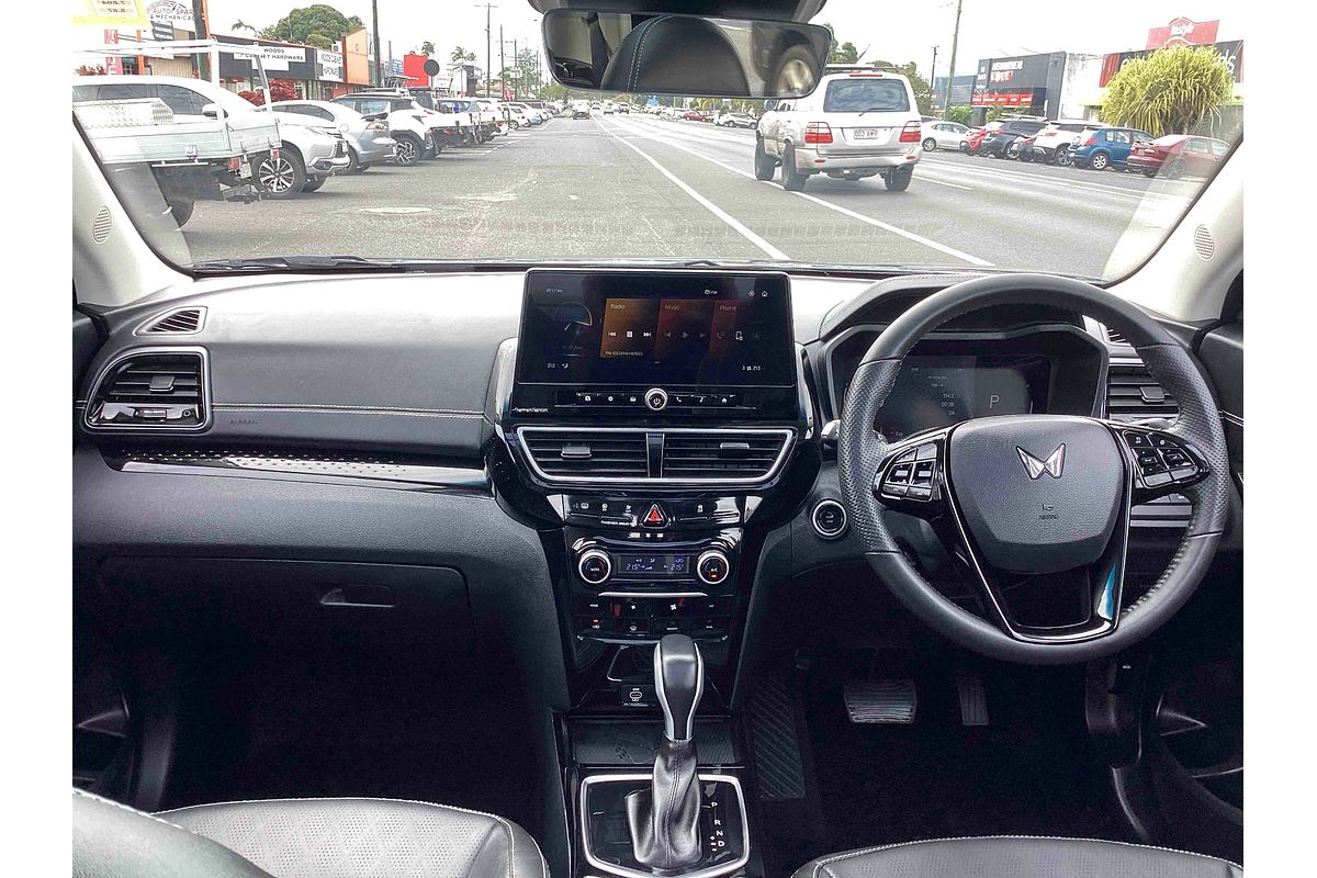 2025 Mahindra XUV3XO AX7L