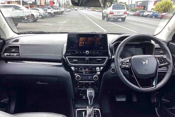 2025 Mahindra XUV3XO AX7L