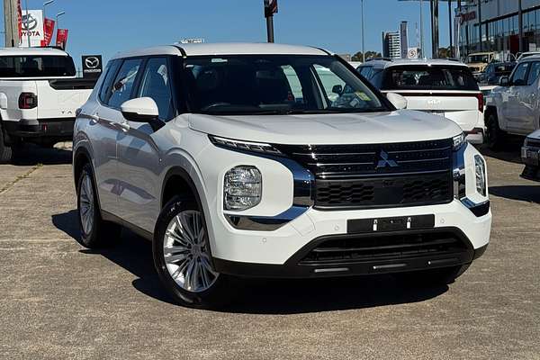 2023 Mitsubishi Outlander ES ZM