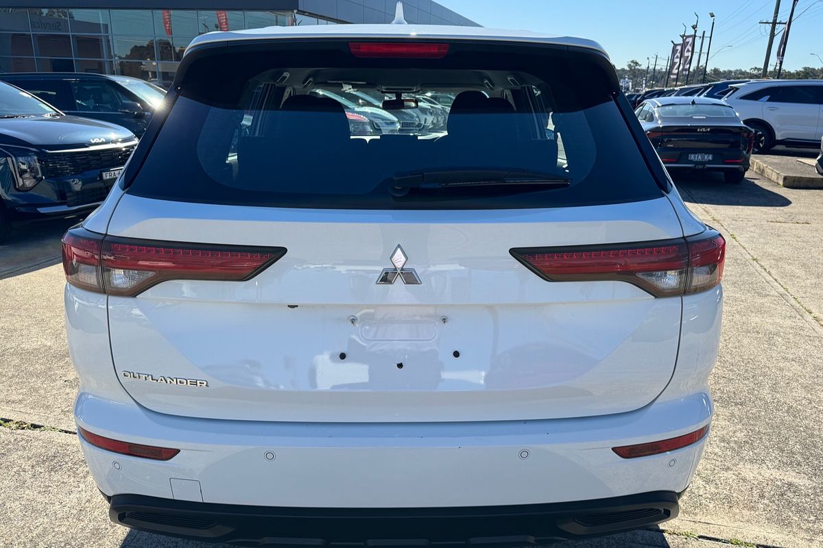 2023 Mitsubishi Outlander ES ZM