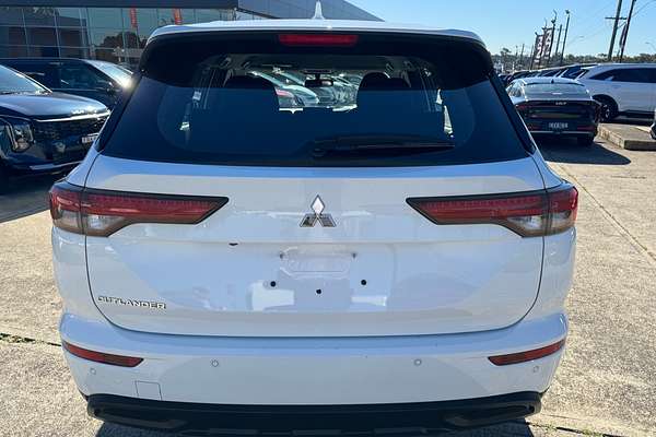 2023 Mitsubishi Outlander ES ZM