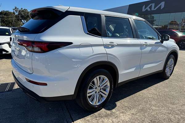 2023 Mitsubishi Outlander ES ZM
