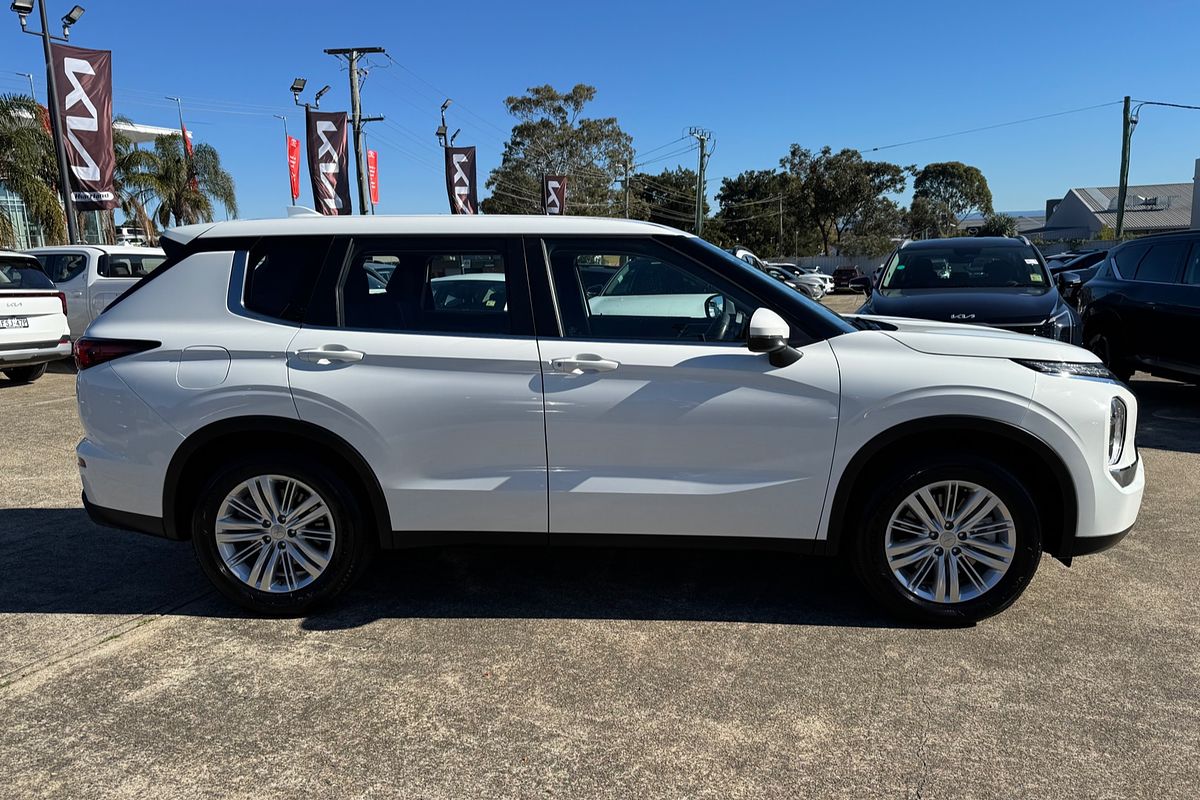 2023 Mitsubishi Outlander ES ZM