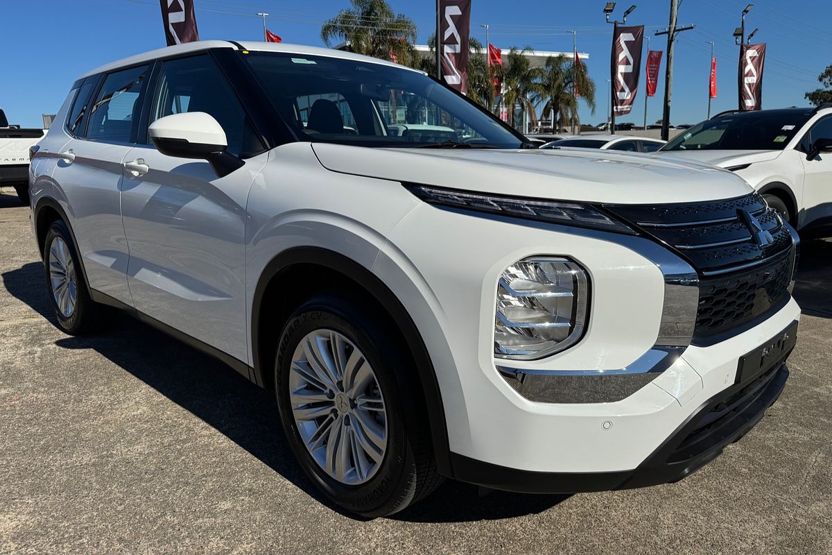 2023 Mitsubishi Outlander ES ZM