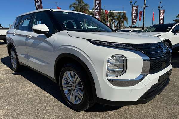 2023 Mitsubishi Outlander ES ZM