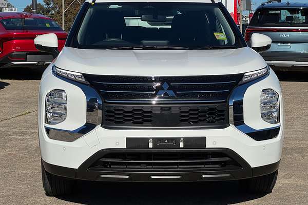 2023 Mitsubishi Outlander ES ZM
