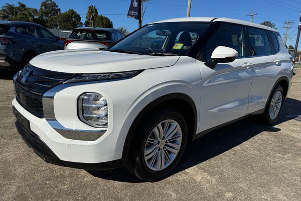 2023 Mitsubishi Outlander ES ZM