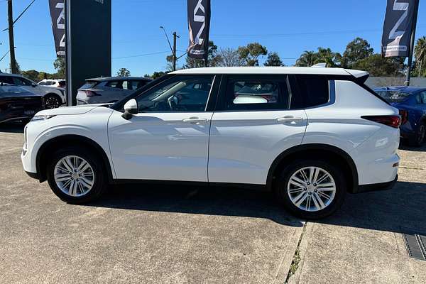 2023 Mitsubishi Outlander ES ZM