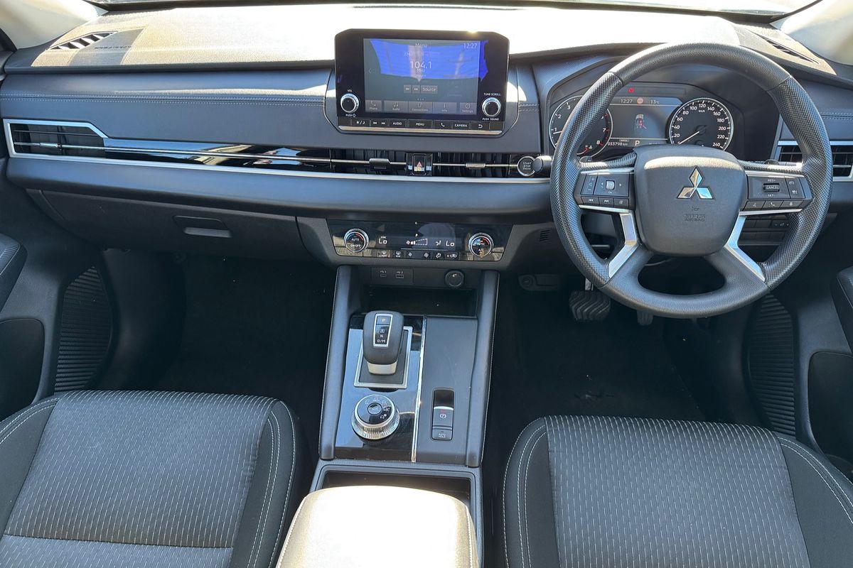 2023 Mitsubishi Outlander ES ZM