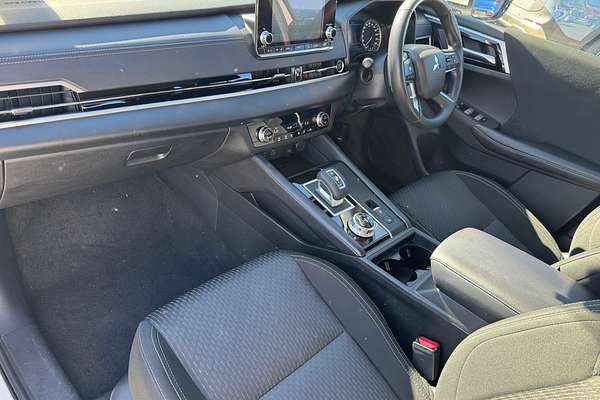 2023 Mitsubishi Outlander ES ZM