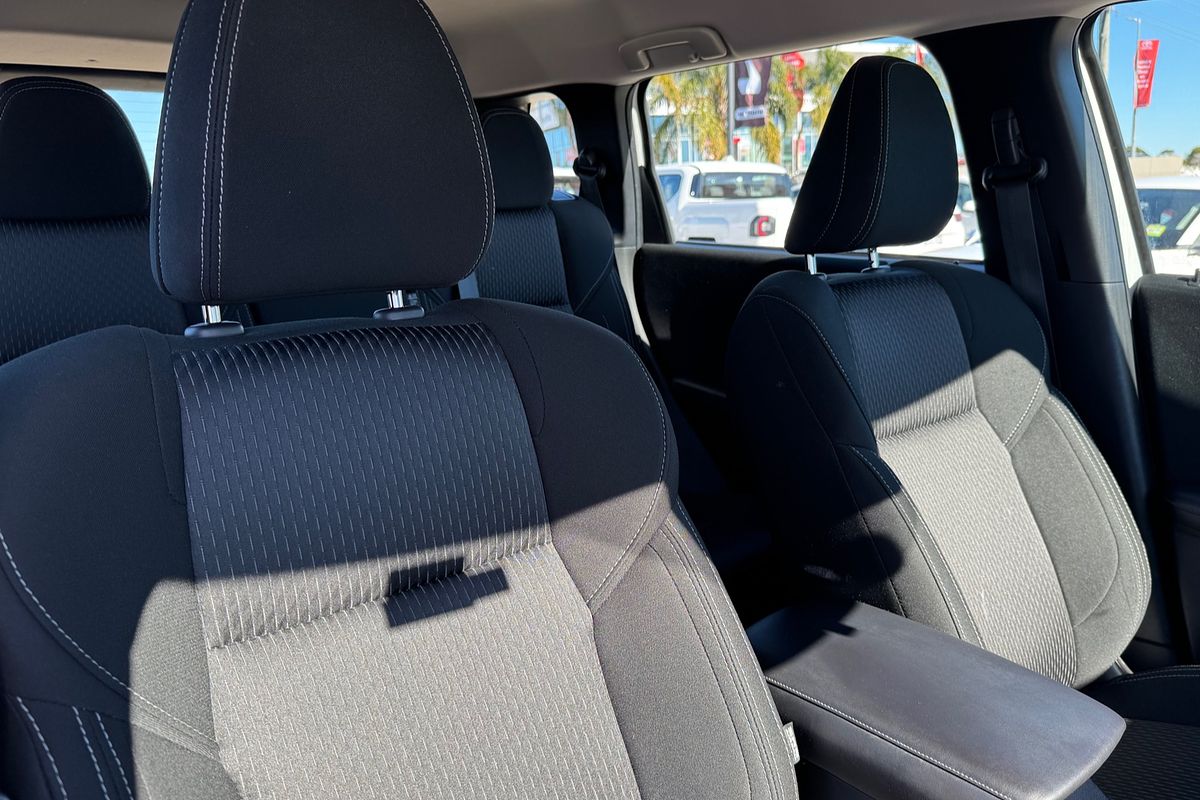 2023 Mitsubishi Outlander ES ZM