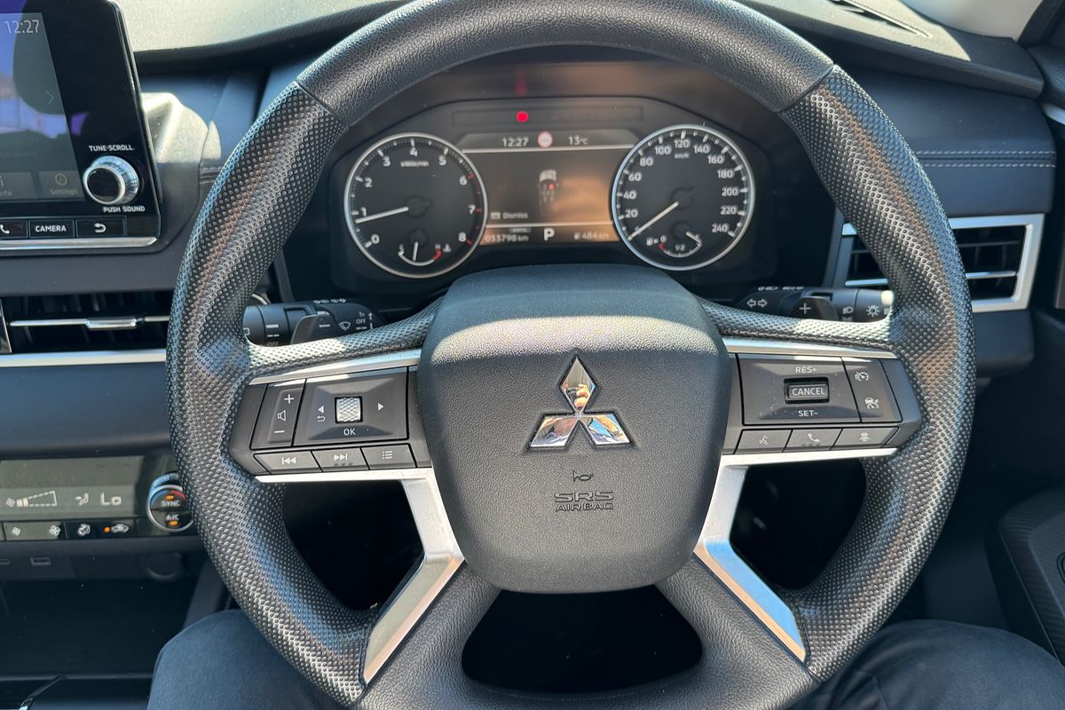 2023 Mitsubishi Outlander ES ZM