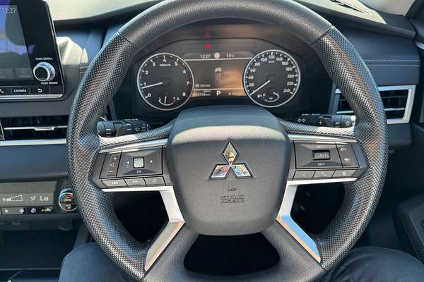 2023 Mitsubishi Outlander ES ZM