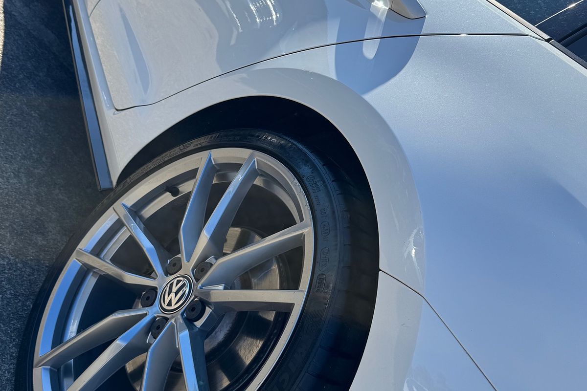 2017 Volkswagen Golf R Wolfsburg Edition 7.5
