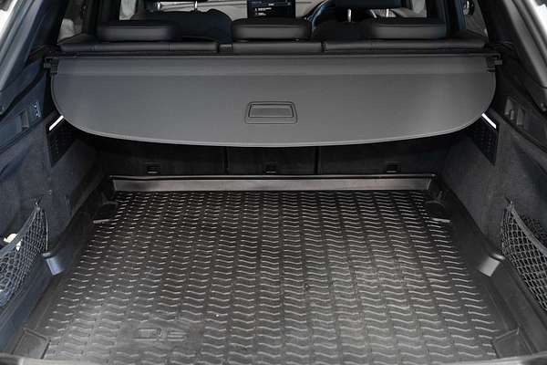 2023 Audi Q5 55 TFSI e S line FY