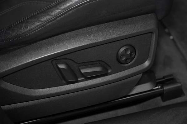 2023 Audi Q5 55 TFSI e S line FY