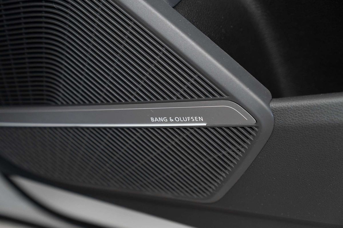 2023 Audi Q5 55 TFSI e S line FY