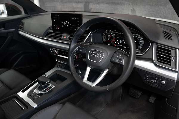 2023 Audi Q5 55 TFSI e S line FY