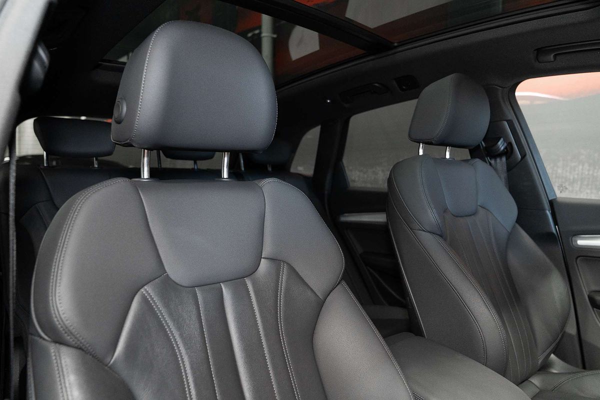 2023 Audi Q5 55 TFSI e S line FY