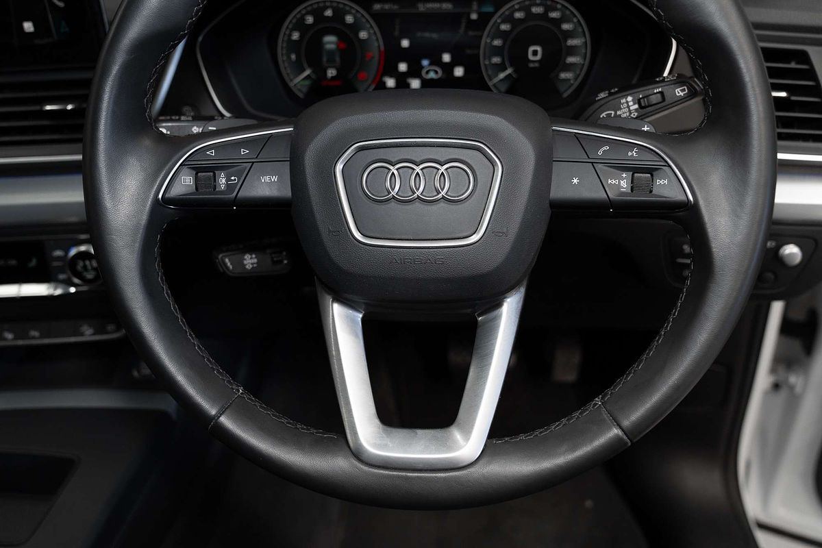 2023 Audi Q5 55 TFSI e S line FY