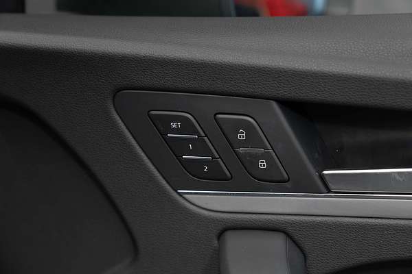 2023 Audi Q5 55 TFSI e S line FY