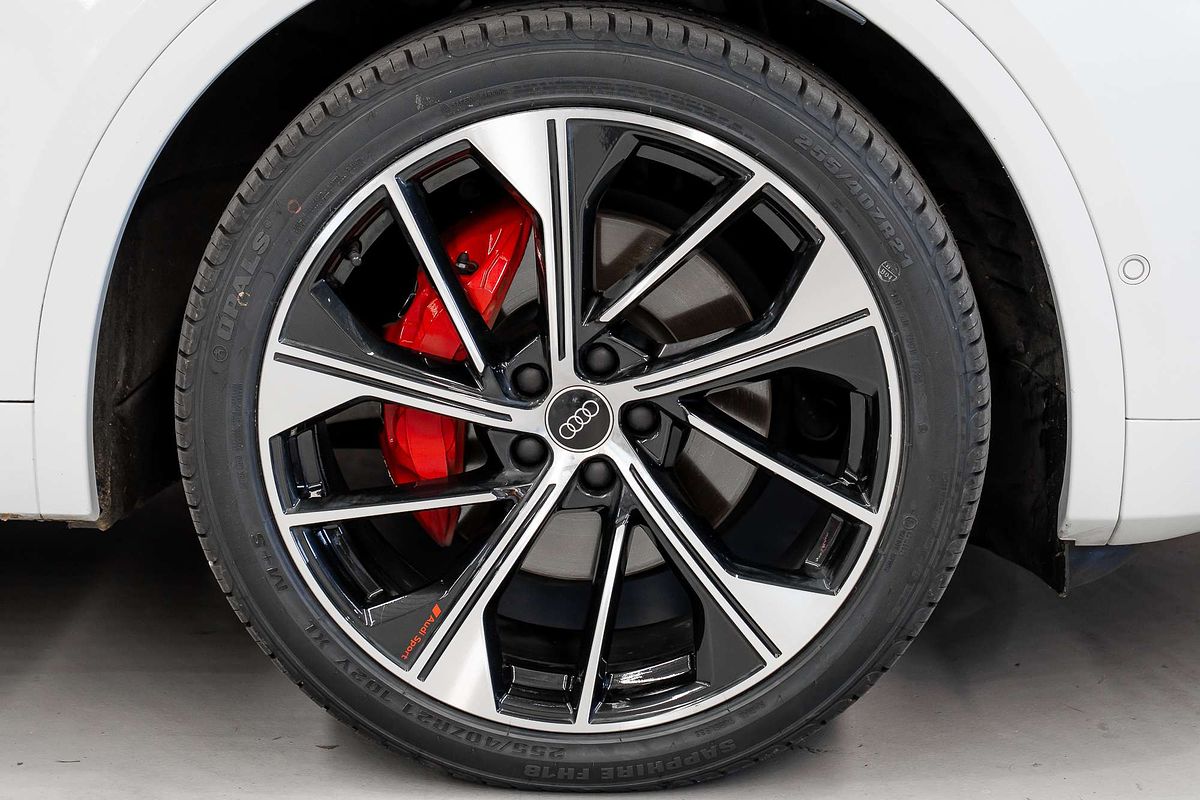 2023 Audi Q5 55 TFSI e S line FY
