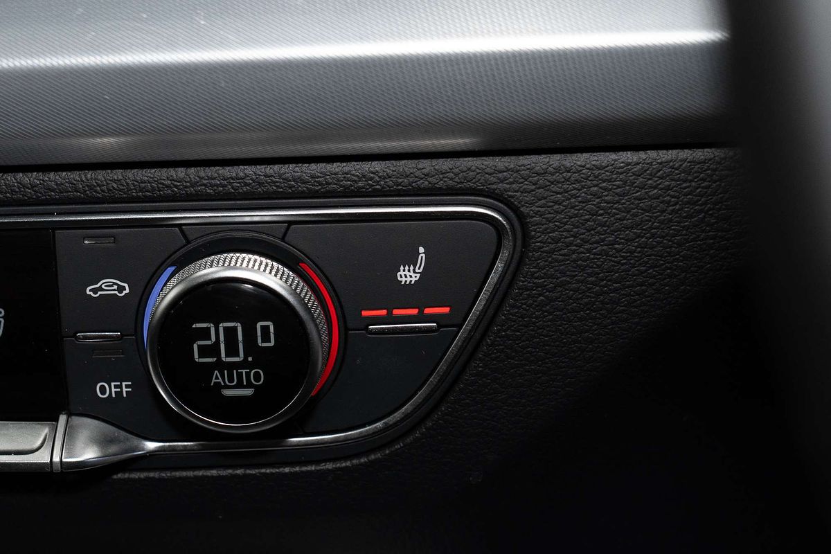 2023 Audi Q5 55 TFSI e S line FY