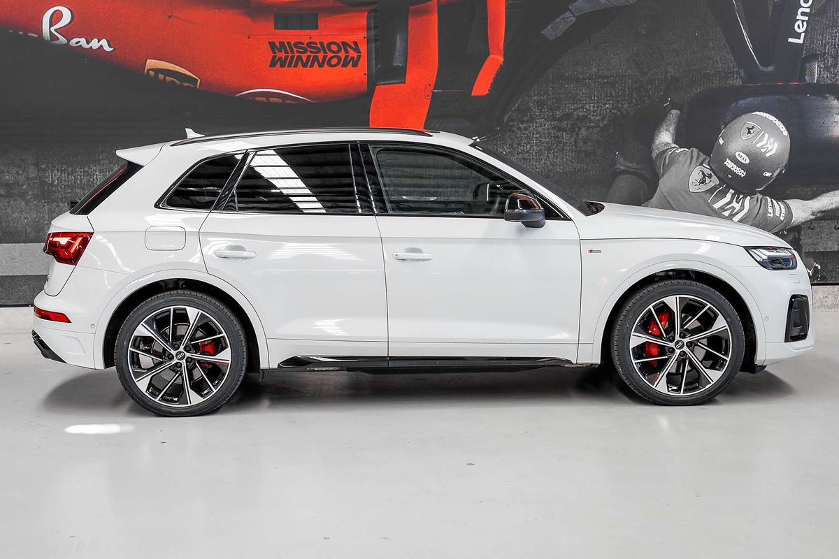 2023 Audi Q5 55 TFSI e S line FY