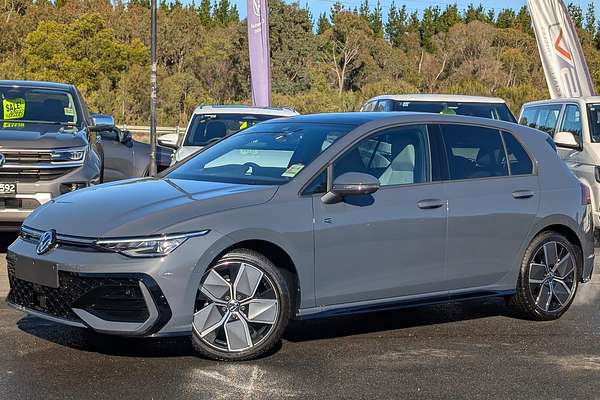 2025 Volkswagen Golf 110TSI R-Line 8.5