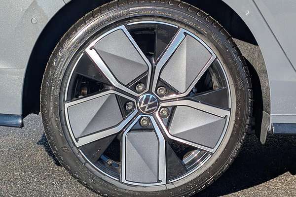 2025 Volkswagen Golf 110TSI R-Line 8.5