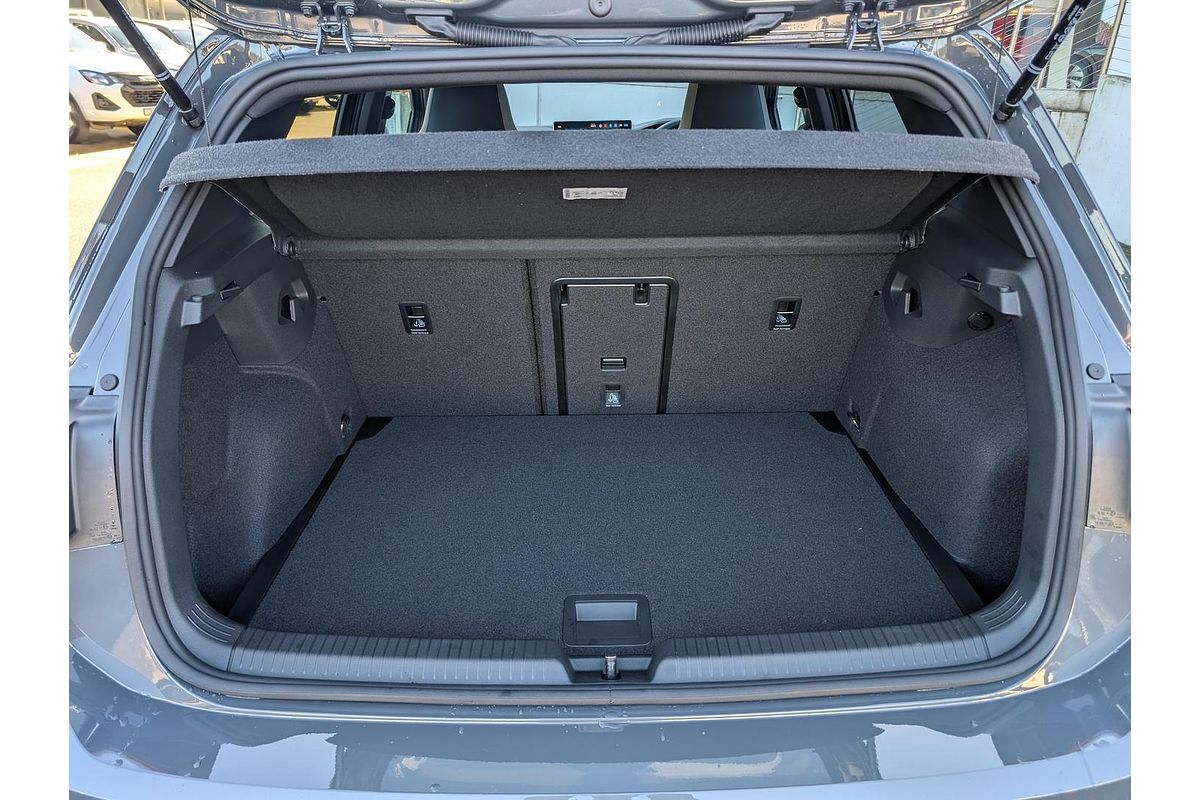 2025 Volkswagen Golf 110TSI R-Line 8.5