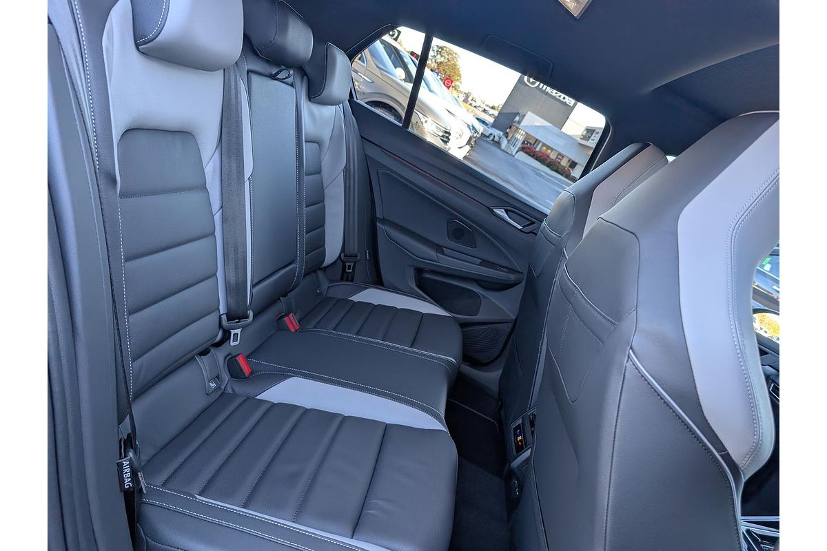 2025 Volkswagen Golf 110TSI R-Line 8.5