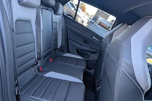 2025 Volkswagen Golf 110TSI R-Line 8.5