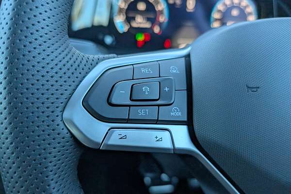 2025 Volkswagen Golf 110TSI R-Line 8.5