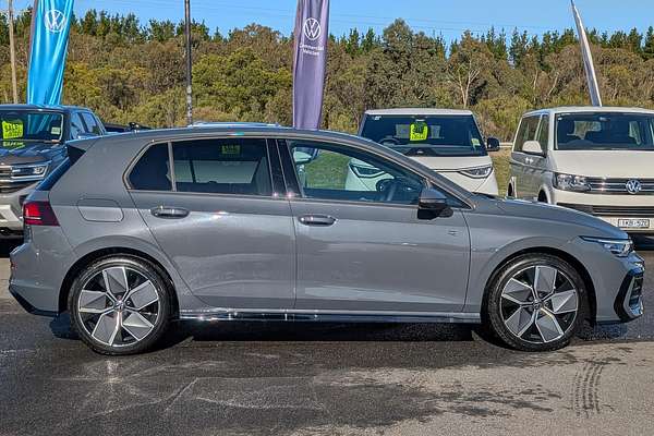 2025 Volkswagen Golf 110TSI R-Line 8.5