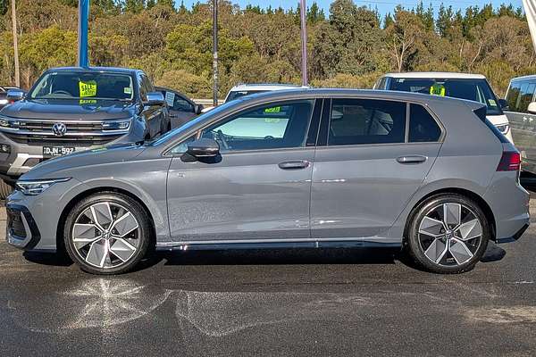 2025 Volkswagen Golf 110TSI R-Line 8.5