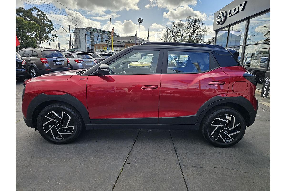 2025 Mahindra XUV3XO AX7L